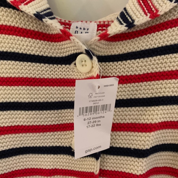 NWT Baby Gap hooded button sweater 6-12m - Picture 2 of 3
